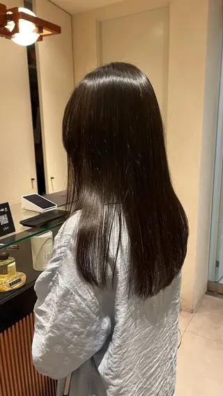 セミロング yiye aoyama所属・表参道yiye うららのヘアスタイル