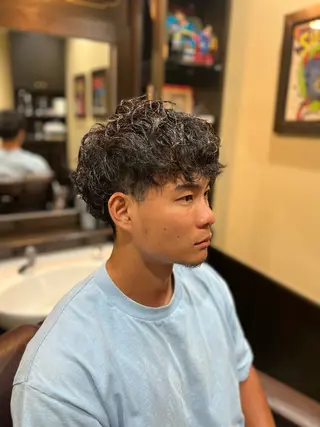 ミディアム パーマ メンズ EN  Barber shop 渋谷　青山通り本店所属・猪井 明のヘアスタイル