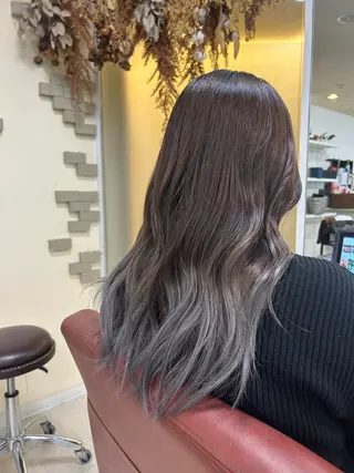 カラー ダリー所属・Dali manaのヘアスタイル