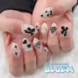 ネイル BLUEM なな🐶のネイルデザイン