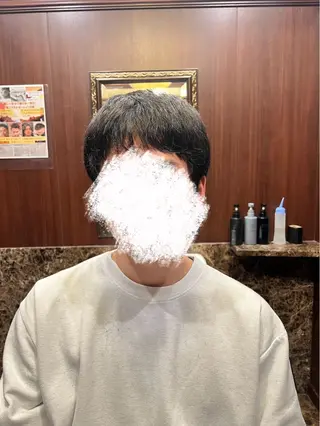 ミディアム ヒロ銀座バーバーショップ丸の内所属・秋山 琳太のヘアスタイル