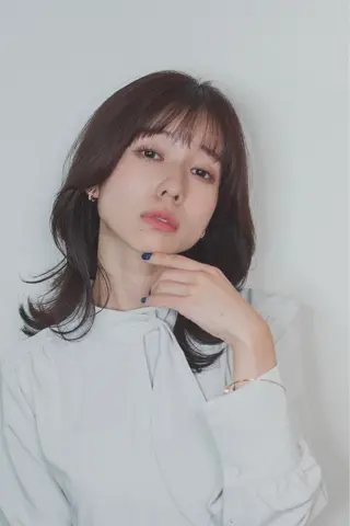 ミディアム カラー 前髪/顔周り /レイヤー/秋山 元のヘアスタイル