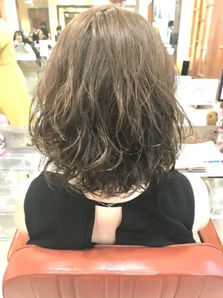 ミディアム カラー パーマ 増子 幹樹のヘアスタイル