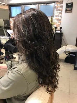 ロング カラー newi saLyu 片岡ふきのヘアスタイル