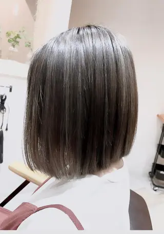 ショート VERBENA所属・ハイライト／艶カラー 大河シンジのヘアスタイル