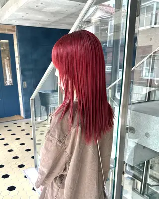 セミロング 抜きっぱなしブロンド ササキカズマのヘアスタイル