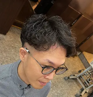 ミディアム パーマ CuMARi所属・🔥フェード 🔥パーマ／メッシュのヘアスタイル