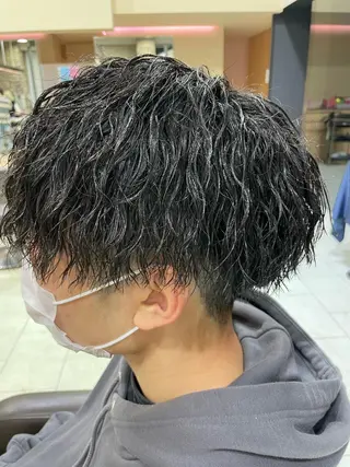 パーマ メンズ ウルフ/センタ- パート【ナナミ】のヘアスタイル