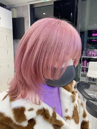 ロング カラー メンズ JuNブリーチに 縮毛矯正するプロのヘアスタイル