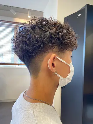 ショート パーマ メンズ ☘️ブリーチ/ハイト ーン/レイヤー/のヘアスタイル