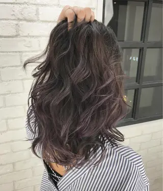 ミディアム TOMOYAレイヤー ブリーチ縮毛矯正のヘアスタイル