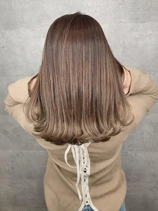 セミロング ＿WHITE鳳店 アンダーバーホワイトのヘアスタイル
