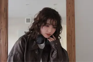 ミディアム パーマ ヘアアレンジ 立川レイヤー ブリーチaoiのヘアスタイル