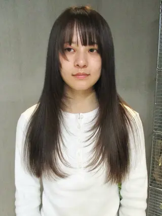 ミディアム SLAY所属・マツイ モモノのヘアスタイル