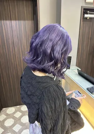 ミディアム noa 寒色系カラーブリーチのヘアスタイル