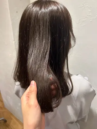 ミディアム カラー 成田 智彩のヘアスタイル