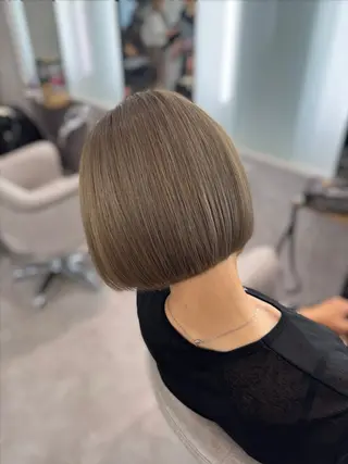 ショート カラー 𝒀𝒖𝒓𝒊 ハイトーン/艶髪✨のヘアスタイル