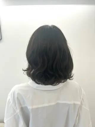 ミディアム コテ巻き風パーマ 藤澤　知彌のヘアスタイル