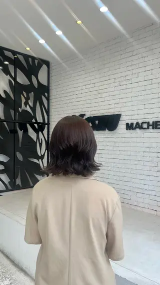 ミディアム 湯谷 菜々美のヘアスタイル