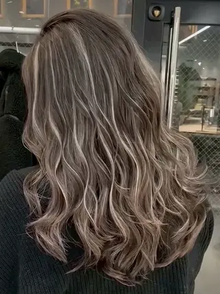 ロング カラー onyx所属・表参道/ハイライト・ バレイヤージュのヘアスタイル