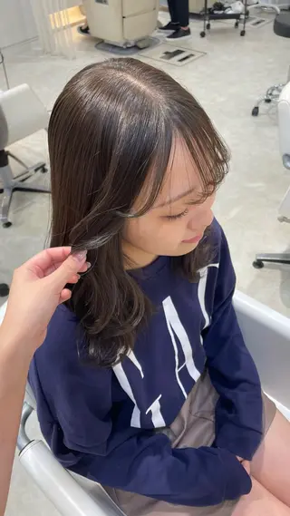 セミロング Agnos青山所属・鈴木 里奈のヘアスタイル