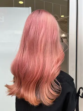 カラー 山本 麻都理のヘアスタイル