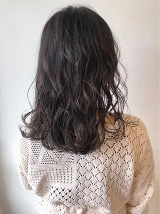 ミディアム カラー 安藤 佑衣のヘアスタイル