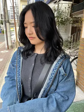 セミロング カラー CARICIA 白木 由里加のヘアスタイル