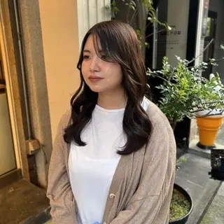 ロング カラー 芦刈 咲来のヘアスタイル