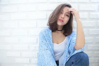 ミディアム カラー コテ巻き風パーマ SHONOのヘアスタイル