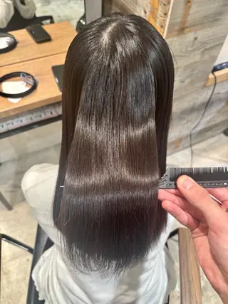 ミディアム カラー DATE by Alan Smithee所属・韓国レイヤー顔周り カット髪質改善のヘアスタイル