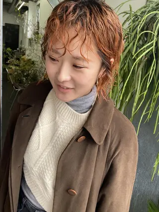 ミディアム パーマ qiieダブルカラー イルミナカラーのヘアスタイル