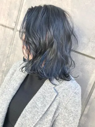 ミディアム カラー TOMOYAレイヤー ブリーチ縮毛矯正のヘアスタイル