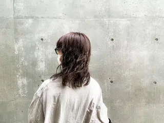 ミディアム 伊藤 康乃のヘアスタイル