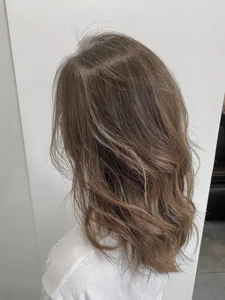 セミロング カラー 👑圧倒的カラー👑 佐々木祐希のヘアスタイル