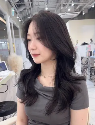 ロング カラー ヘアアレンジ 🤍layer🤍 リナのヘアスタイル