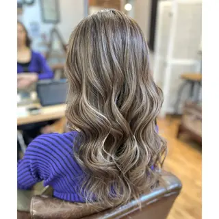 セミロング カラー 180°One Eighty Degrees所属・ERIKA/ ハイライト/大人女子のヘアスタイル