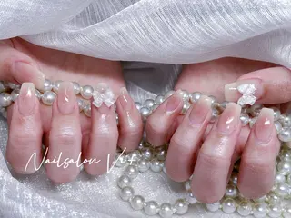 ネイル Nailsalon Vi+ももか🩷のネイルデザイン
