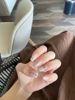 ネイル EARTH coiffure beaute 東松山店所属・町田 杏花のネイルデザイン