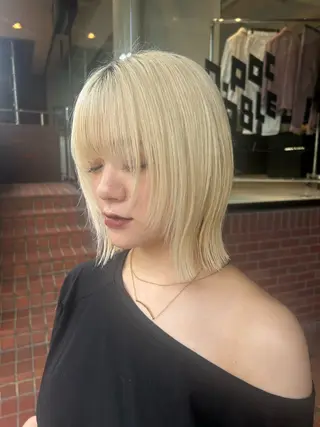 ミディアム カラー 池崎 真菜のヘアスタイル