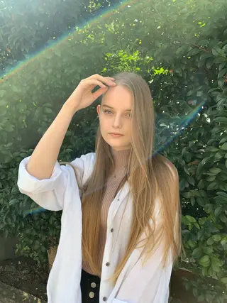 ロング 岡田 知佳のヘアスタイル