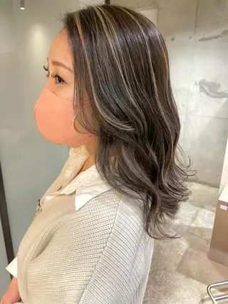 ミディアム カラー ハイライトが 得意なニキです😊のヘアスタイル