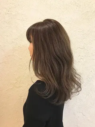 ロング シールエクステ/ ハイトーンカラーのヘアスタイル