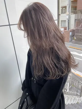 ミディアム カラー 髙橋一哉　ブリーチ/ ベージュカラーのヘアスタイル