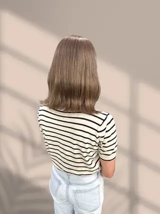 セミロング カラー くすみミルクティー／ ブラウン🪡TOWAのヘアスタイル