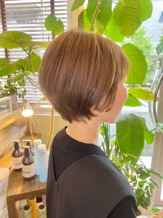 ショート La shic所属・荒木洋一/髪質改善/ 酸性ストレートのヘアスタイル