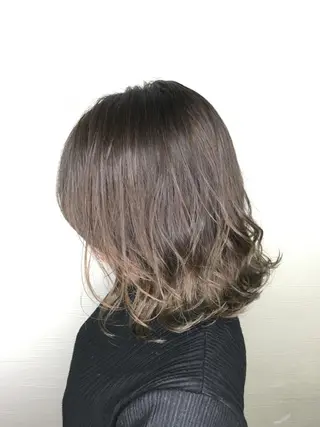 ミディアム カラー ヘアアレンジ 🧶ブリーチカラー TERU🧶のヘアスタイル