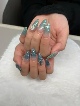 ネイル nail.salon .Reversalのネイルデザイン