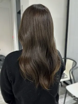 カラー 秋永 鈴のヘアスタイル