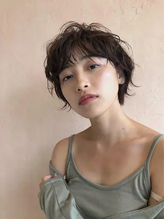 ショート パーマ 泊 紗羅のヘアスタイル
